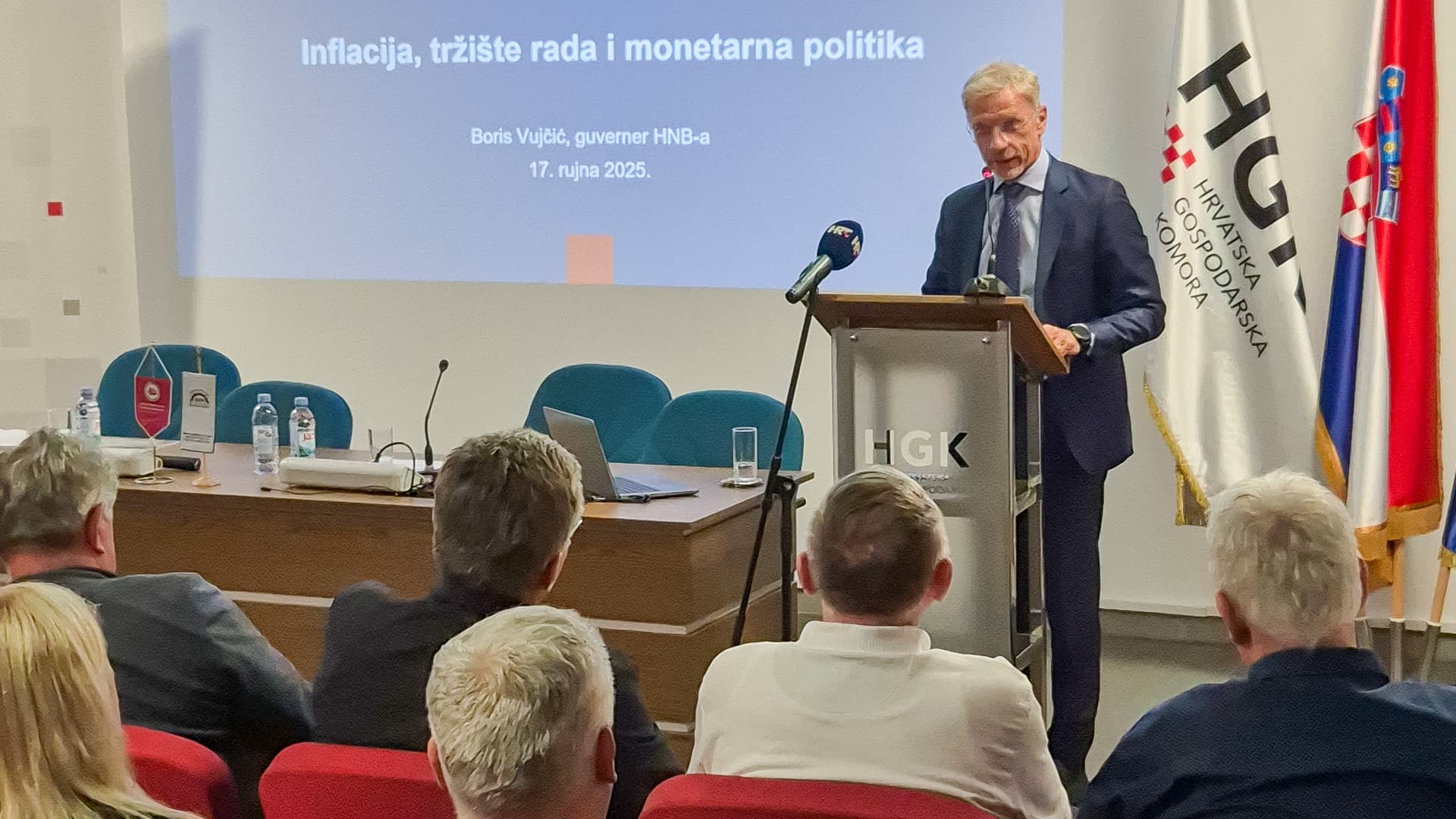 Izlaganje guvernera Borisa Vujčića na Tribini: Utjecaj inflacije i kamatnih stopa na politiku plaća i položaj zaposlenih u Hrvatskoj Izlaganje guvernera Borisa Vujčića na Tribini: Utjecaj inflacije i kamatnih stopa na politiku plaća i položaj zaposlenih u Hrvatskoj